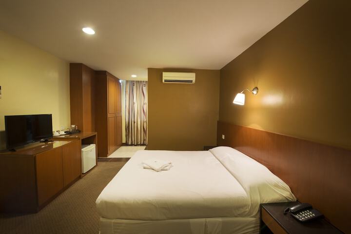 Room 9 of 23