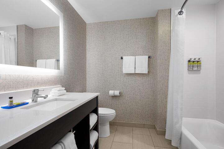 2 Queen Beds Accessible (1 of 8)