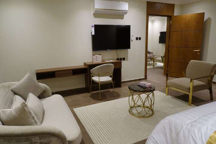 Room 13 of 24