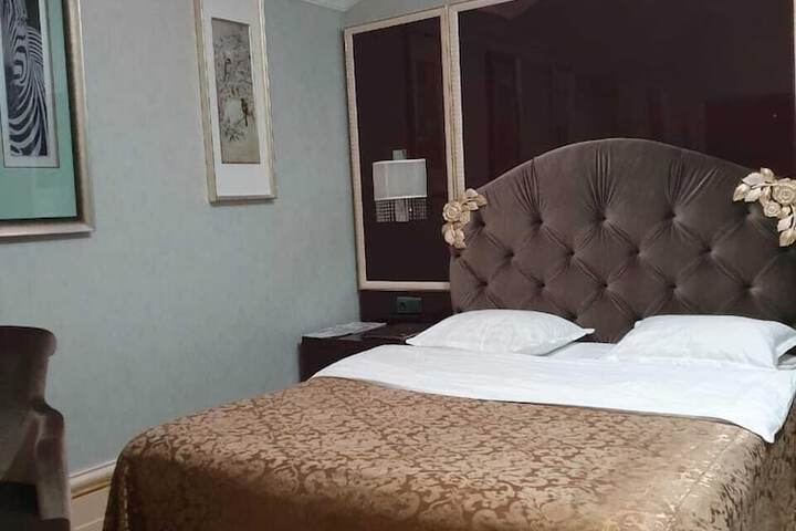 Room 8 of 32