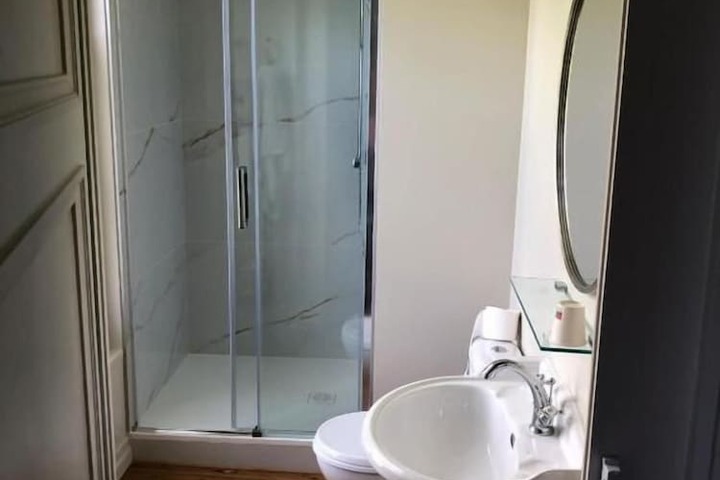 Room 15 of 36