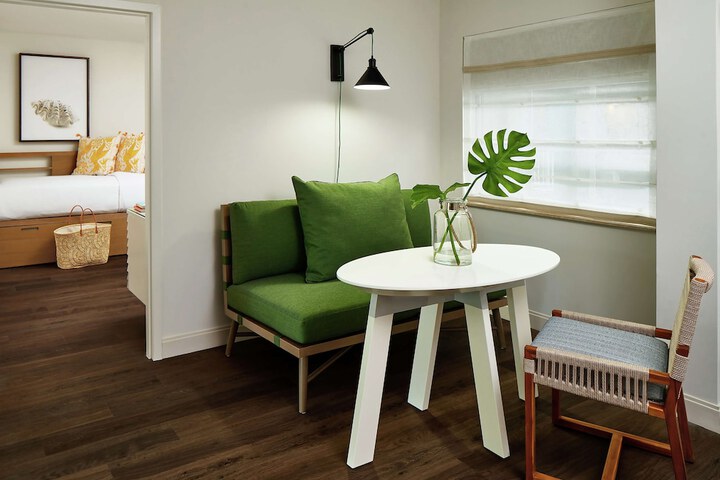 Room 27 of 89