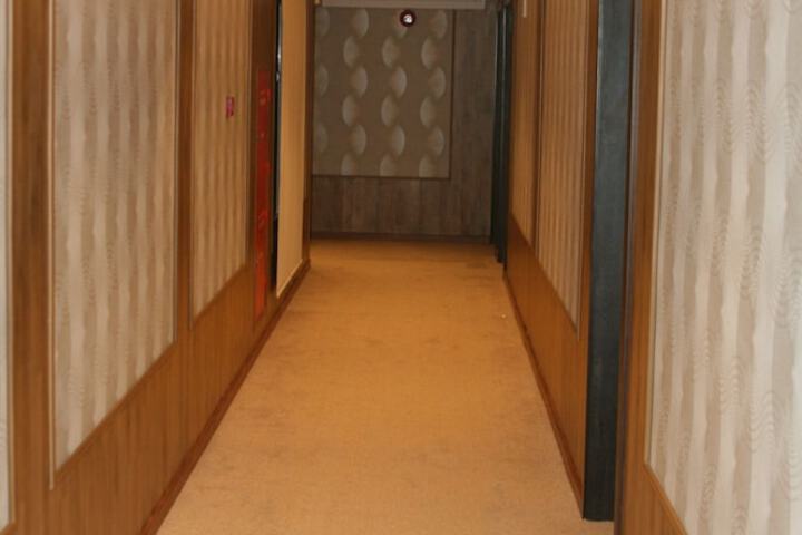 Ballroom/Hall 79 of 107