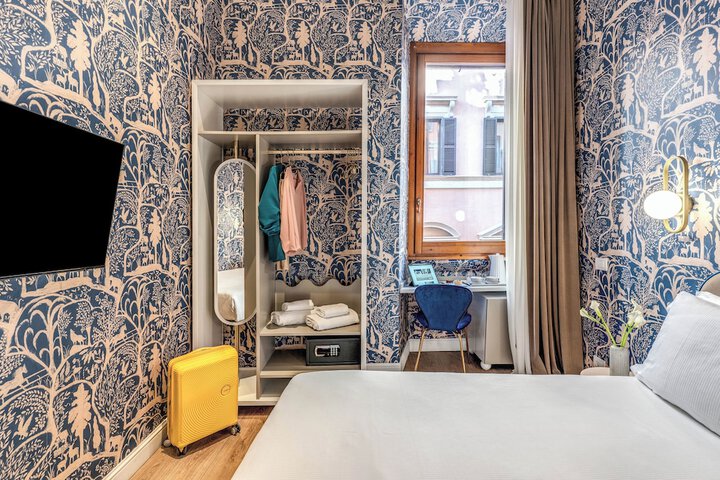 Room 15 of 25