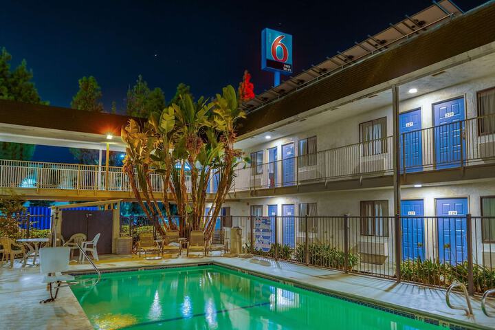 Hotel Pool