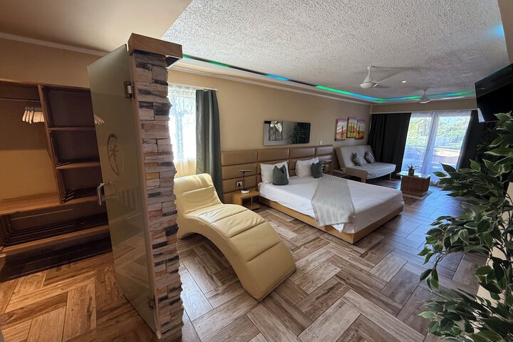Room 35 of 157
