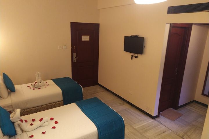 Room 33 of 96