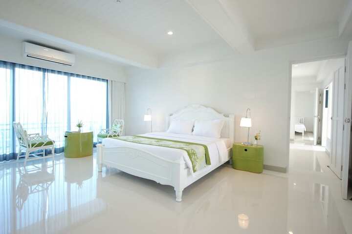Room 8 of 104
