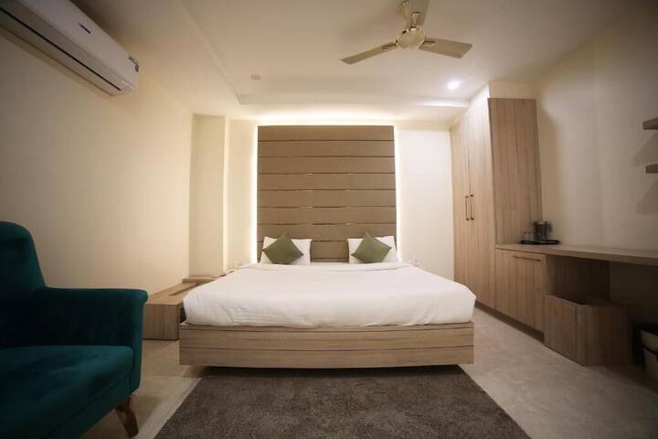 Room 16 of 27