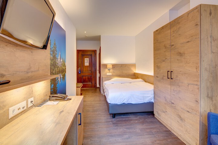 Room 6 of 71