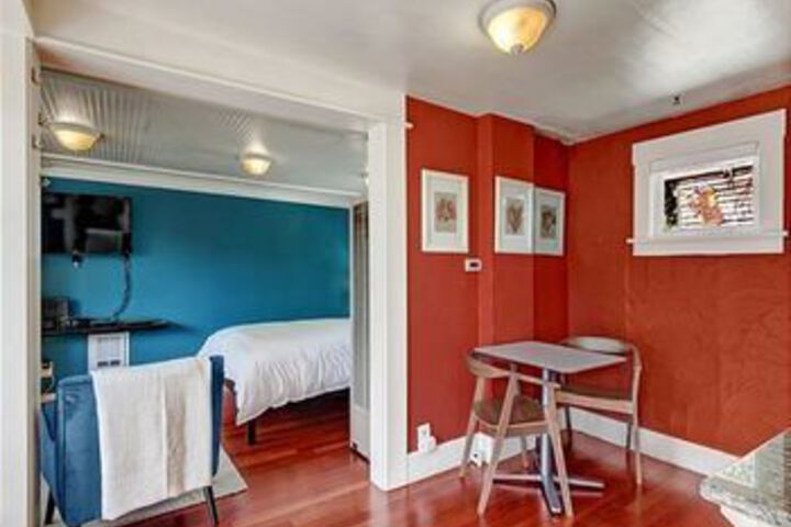 Room 11 of 16