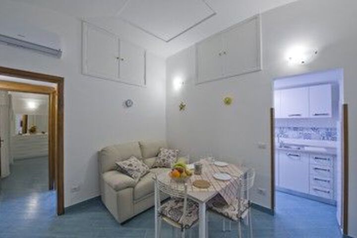 Room 13 of 18