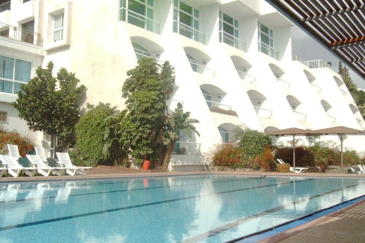 Hotel Pool