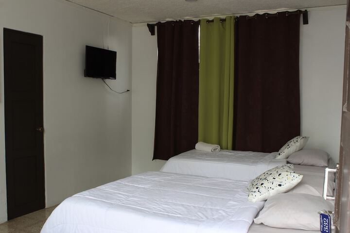 Room 27 of 82