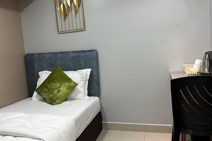 Room 28 of 80