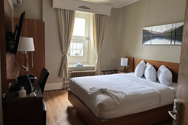 Room 15 of 19