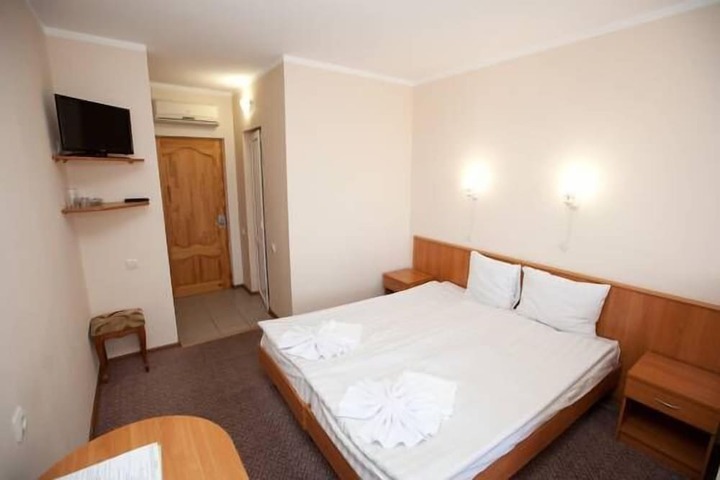 Room 13 of 26