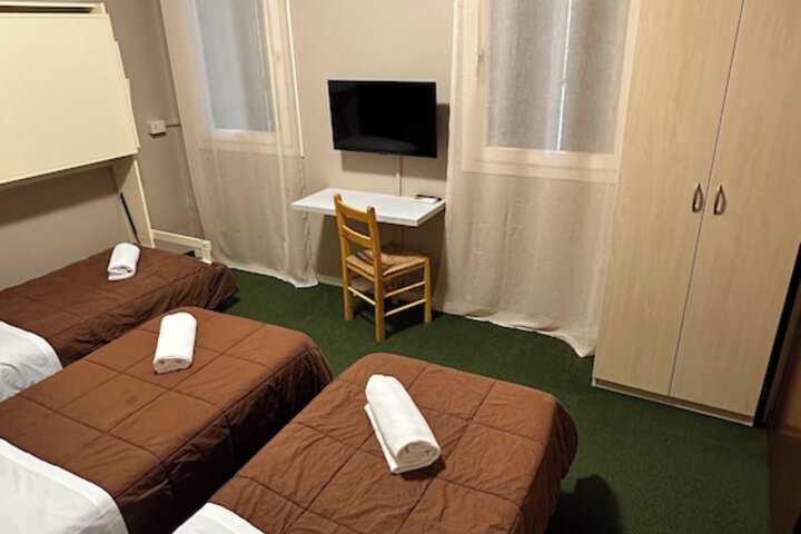 Room 13 of 38