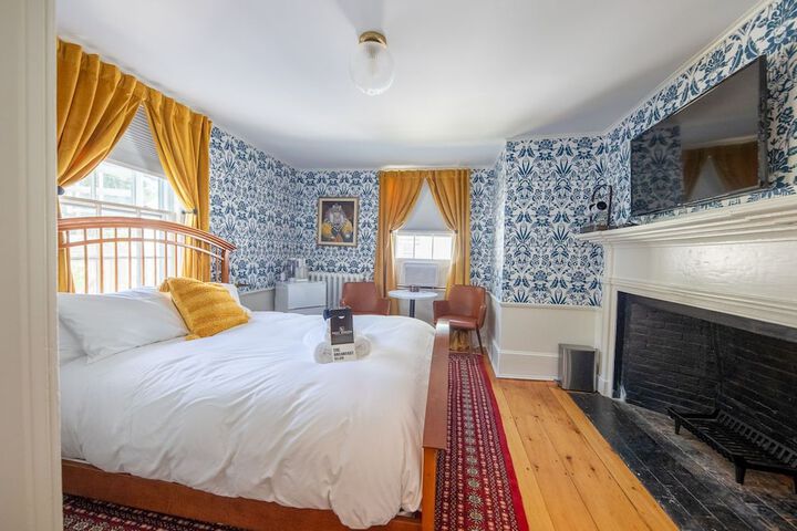 Room 4 of 44