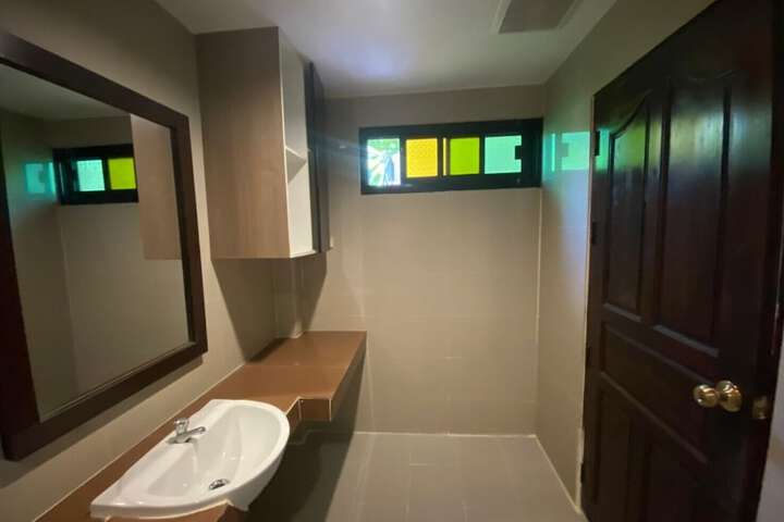 Room 33 of 94