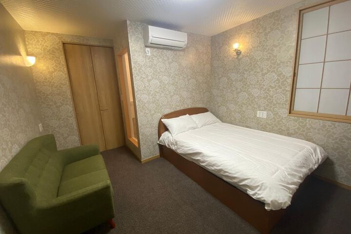 Room 13 of 34