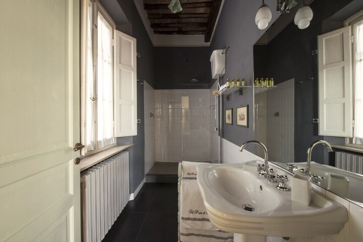 Room 12 of 41