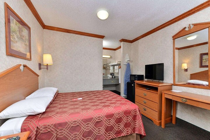 Room 8 of 14