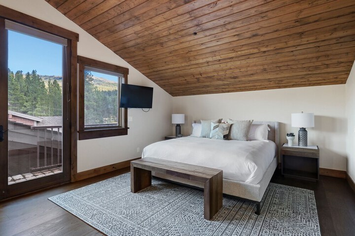 Room 5 of 52