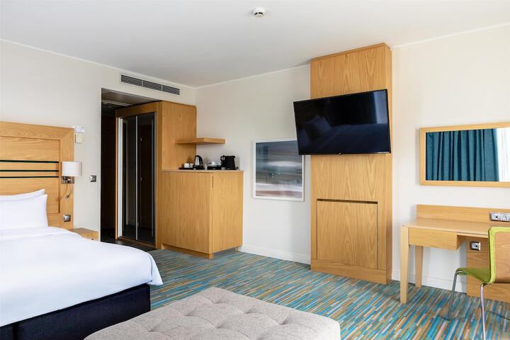 Room 76 of 228