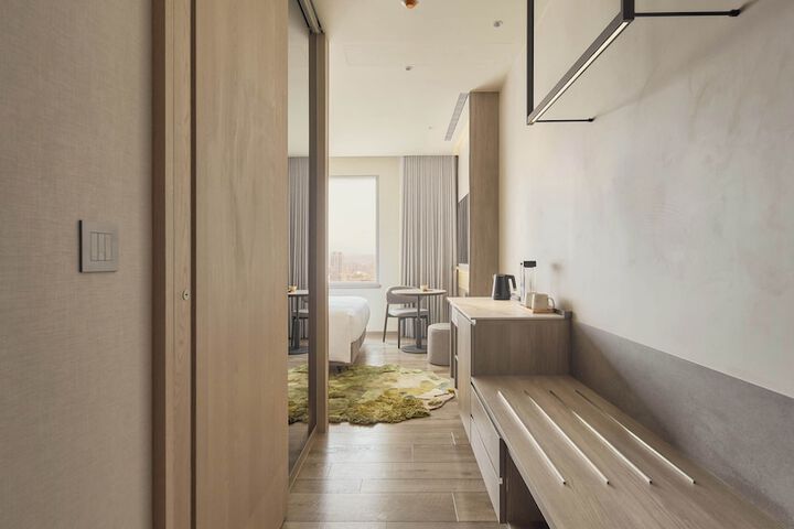 Room 16 of 62