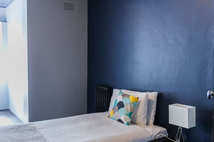 Room 6 of 30