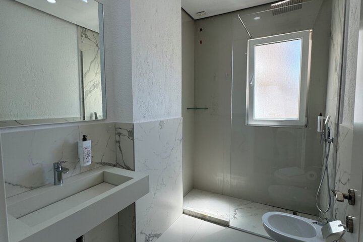 Room 166 of 191