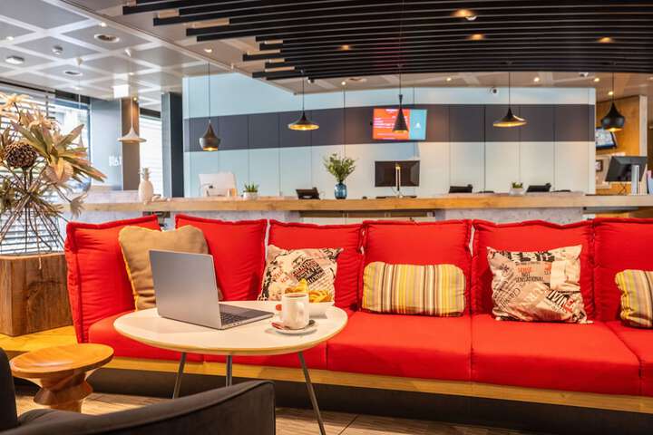 Entrance & Lobby