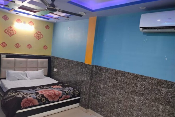 Room 3 of 12
