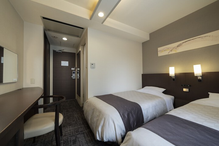 Room 14 of 100
