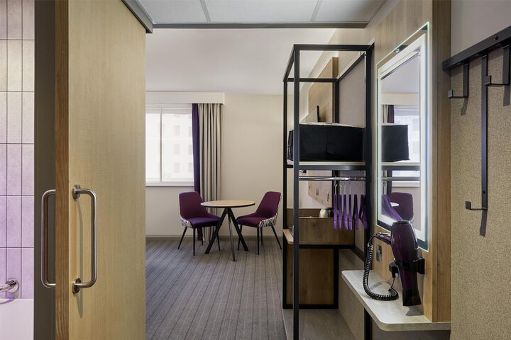 Room 9 of 20
