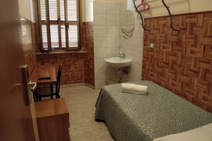Room 54 of 79