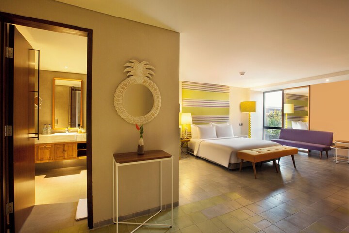 Room 8 of 33