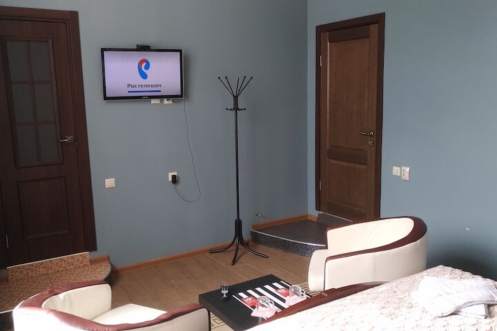 Room 7 of 99