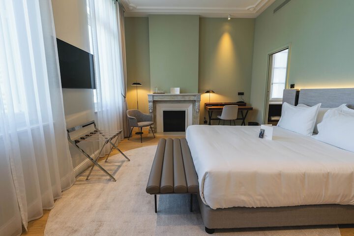 Room 5 of 49