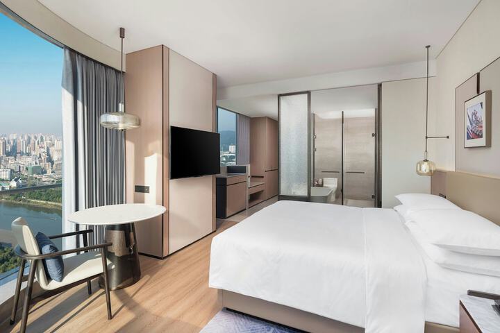 Room 18 of 42