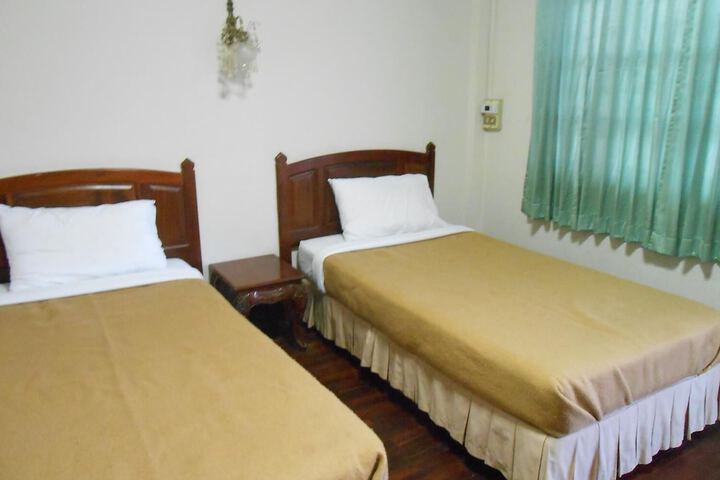 Room 13 of 25