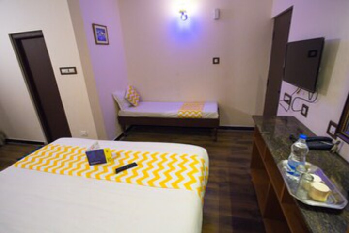Room 10 of 32