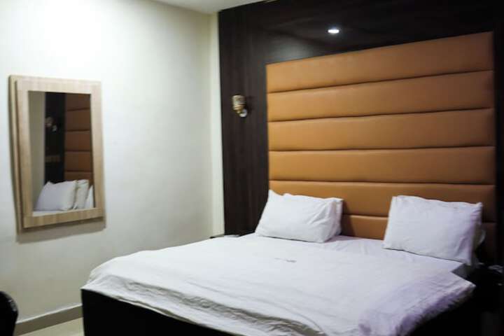 Room 3 of 6