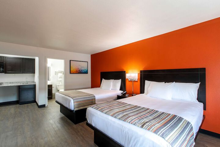 1 Queen Bed (33 of 34)