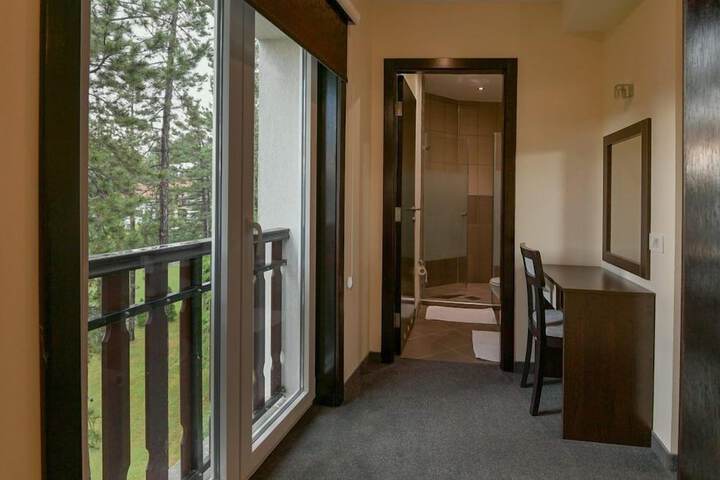 Room 18 of 43