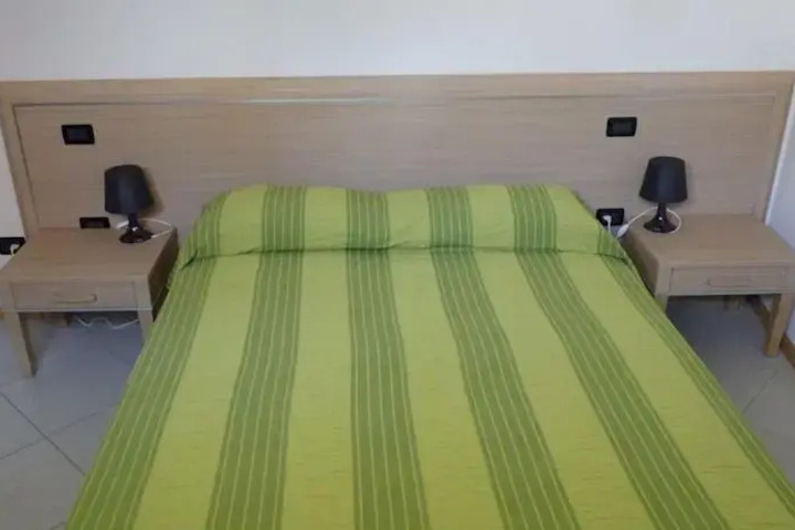 Room 3 of 10