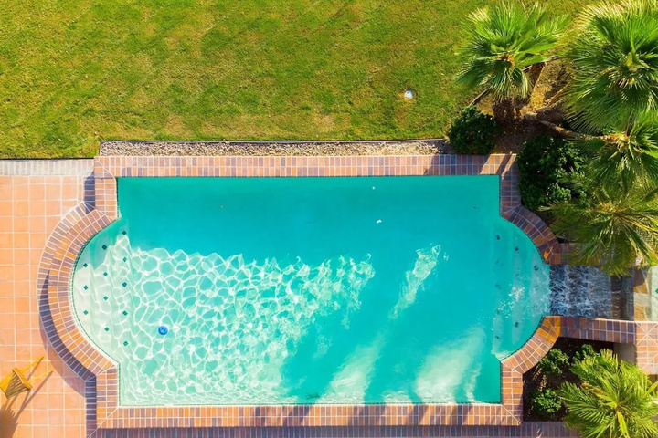 Pool 11 of 20