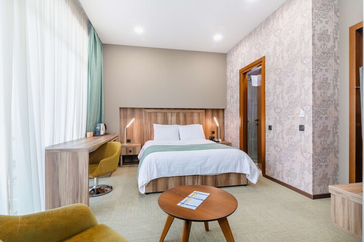 Room 15 of 40