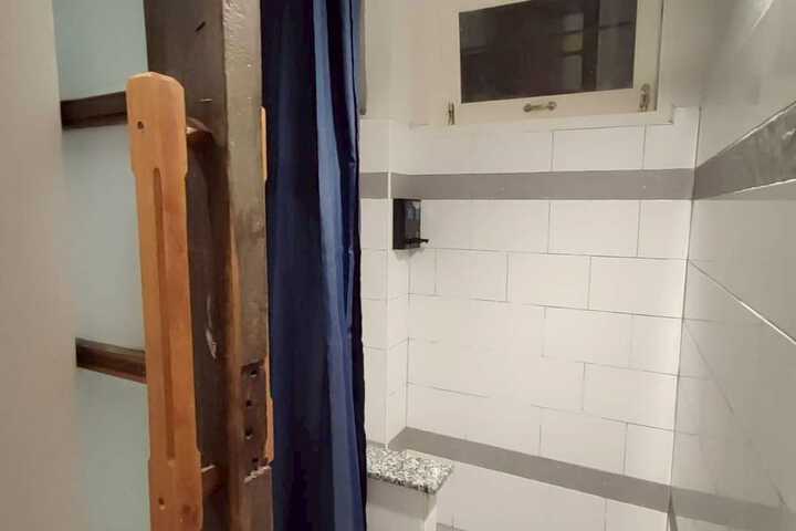 Room 5 of 6